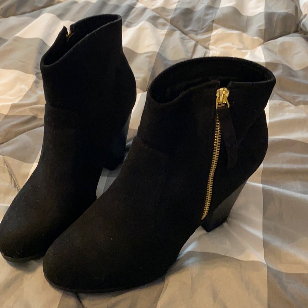 JG zip high heeled bootie black suede.